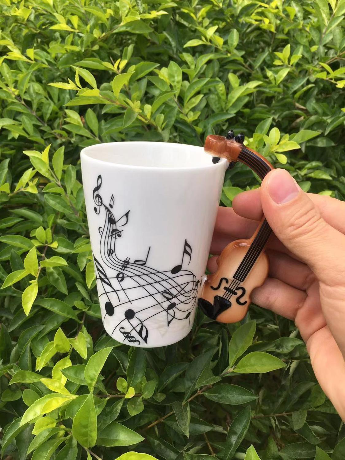 Instrumento musical de cerámica de , tazón taza con mango,