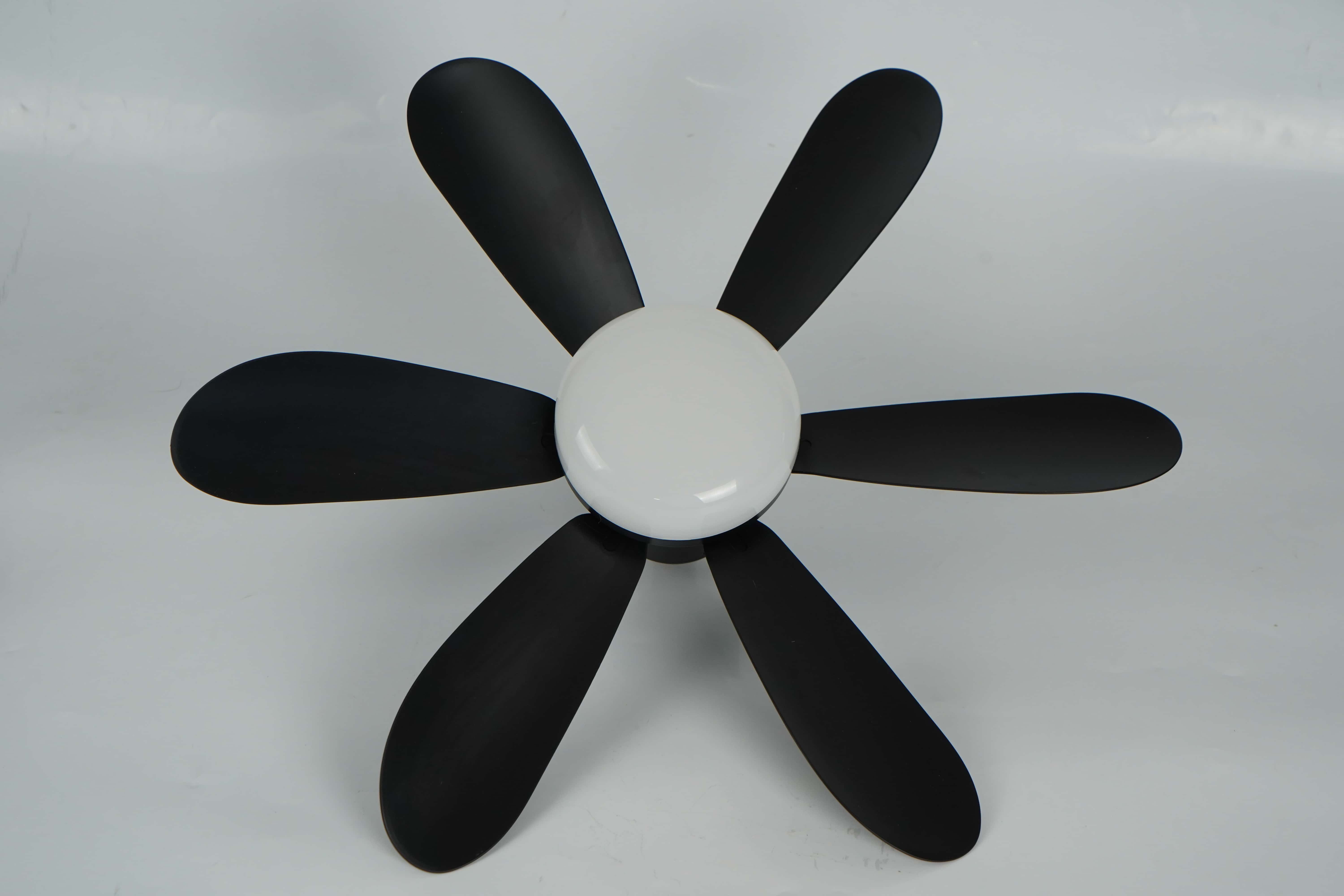 Ventiladores de techo Luz E27 LED 40W con función de atenuación remota Luz de ventilador de techo para dormitorio Garaje Estudio Cocina y uso doméstico: Negro