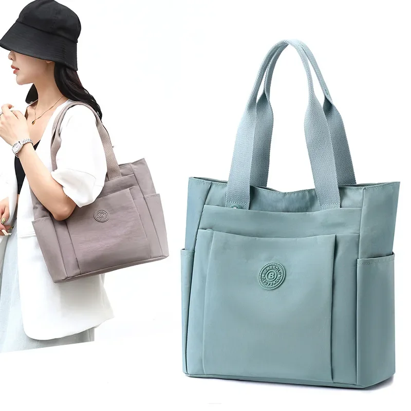 Sac décontracté pour femmes, à la et décontracté, nouvel article 2024, sac mère à main en tissu nylon solide de grande capacité à bandoulière unique