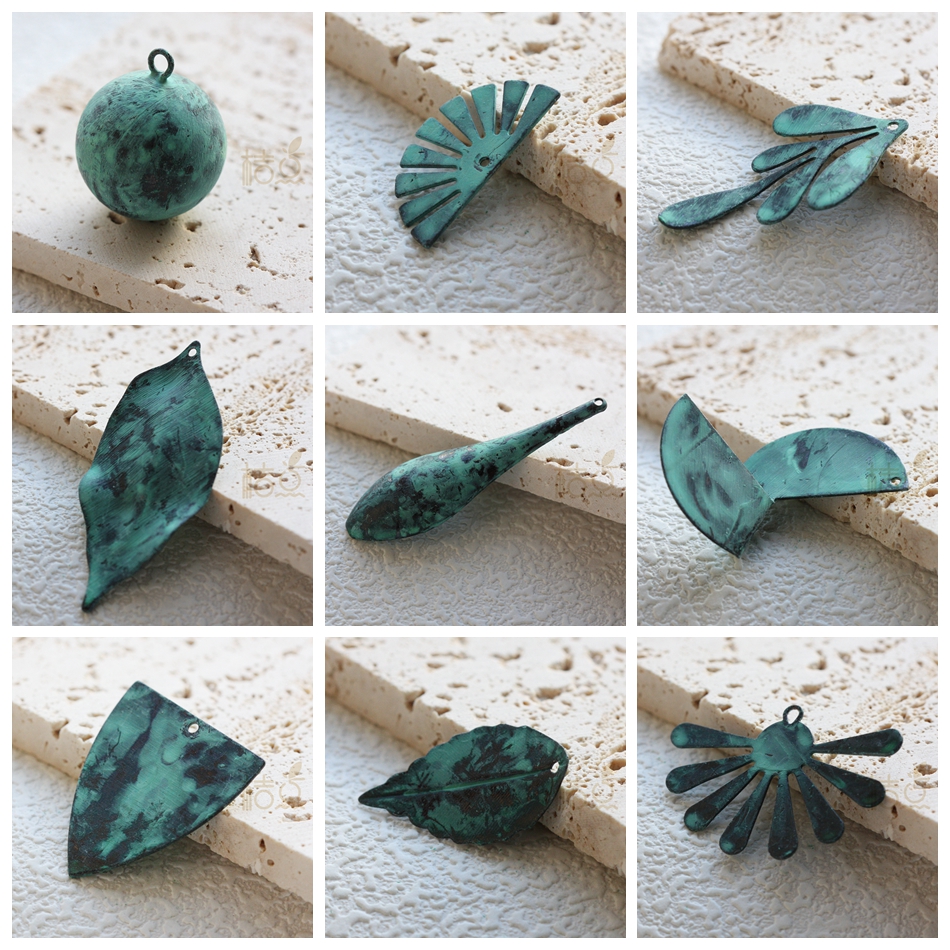 Een Stuk Handgemaakte Groene Patina Charme-Varieert Vormen En Grootte (Pta-C)