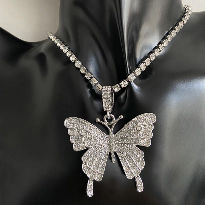 Halskjede for kvinner vintage elementer tilbehør for kvinner sommerfugl form halskjede estetisk anheng halskjede: Sølv
