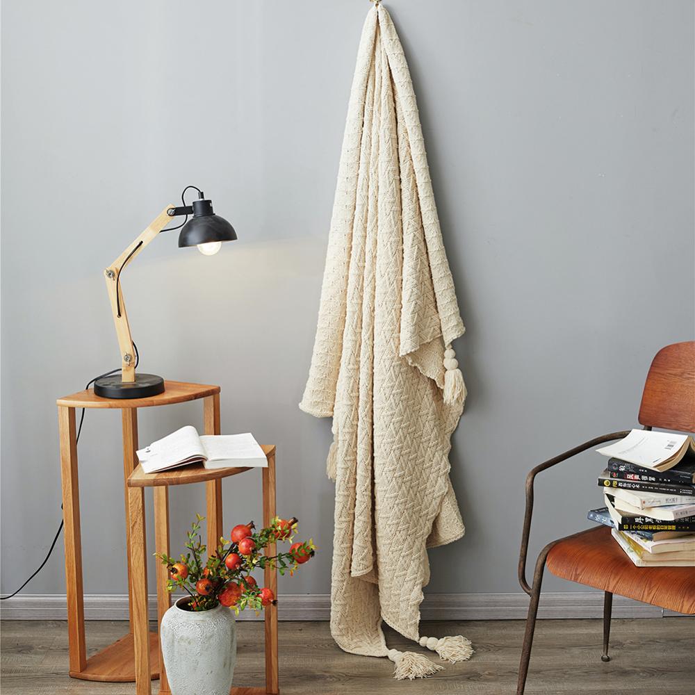 Ensfarvet strikket tæppe med frynse rejsetæppe chenille hyggeligt kastetæppe med kvaster sofadæksel til indretning i hjemmet