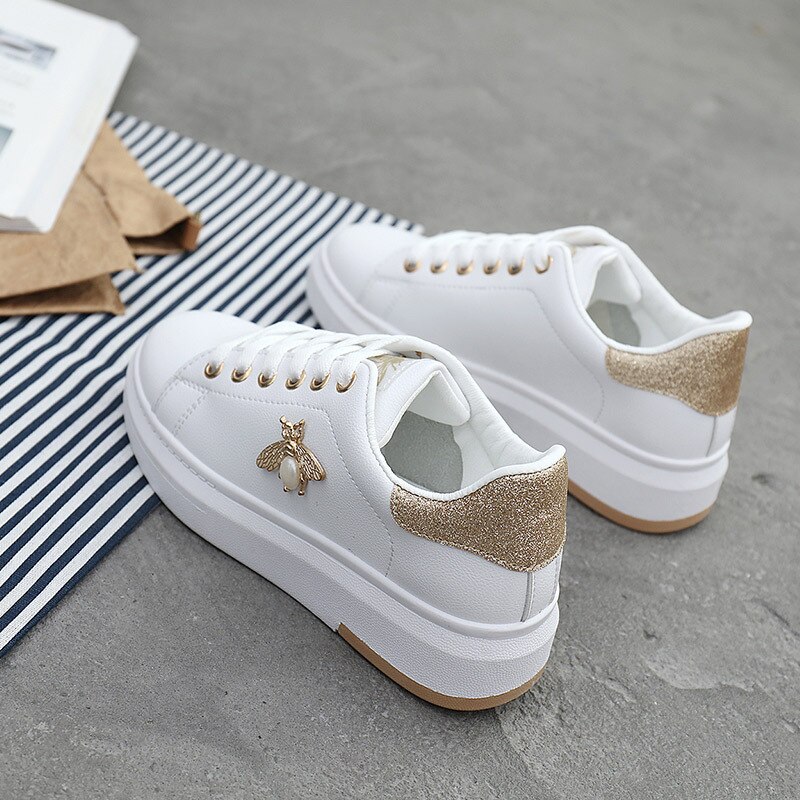 Zapatos con bordado de abeja pequeño blanco para mujer, zapatillas deportivas de Skateboarding con plataforma de cuero PU, calzado suave con diamantes de imitación: Dorado / 39