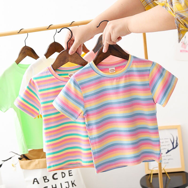 T-shirt da bambina 2022 Summer New Rainbow Stripe T-shirt per bambini Top coreano manica corta ragazza P6242