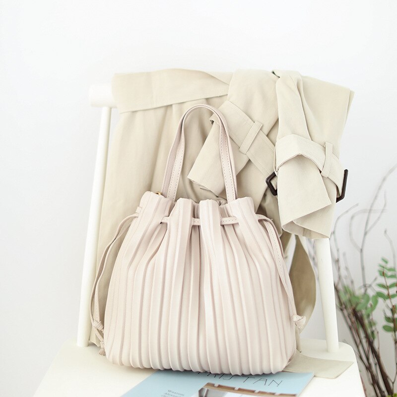 Doudou, koreanische, vielseitige retro-handtasche mit falten, schlichte, lässige schultertasche aus weichem leder, ausländischer stil, zaumzeugtasche: Cremeweiß