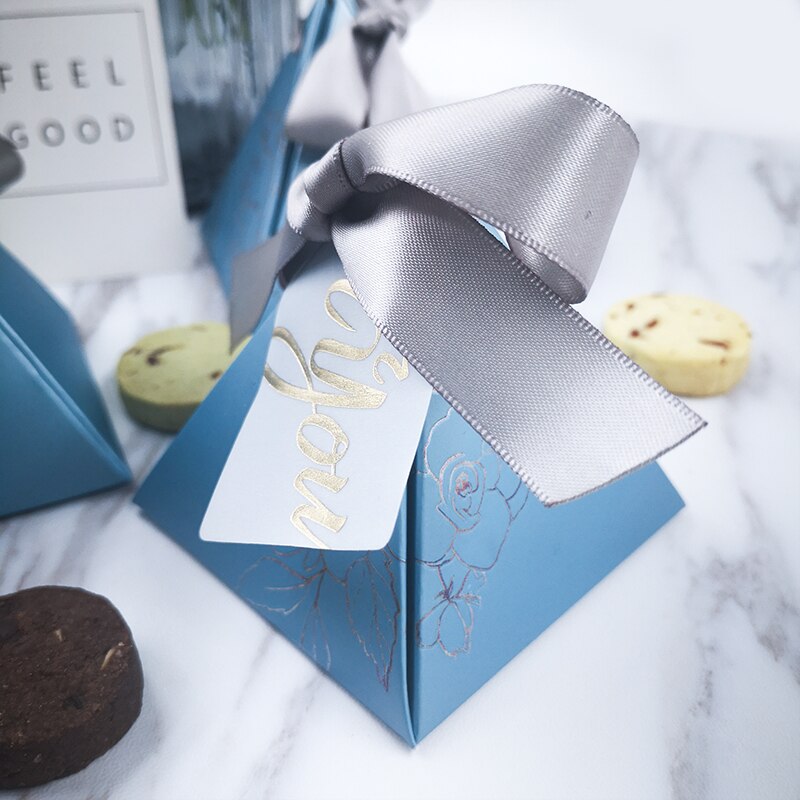 20pcs Triangular Pyramid Candy Box Wedding Favors and Boxes Chocolate Box Giveaways Boxes Party Supplies