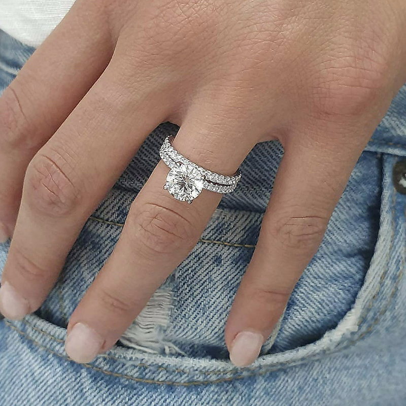 Huitan-Conjunto de 2 anillos de circonita cúbica redonda ostentosa para mujer, anillos apilables dobles simples a la , alianzas de boda, joyería de