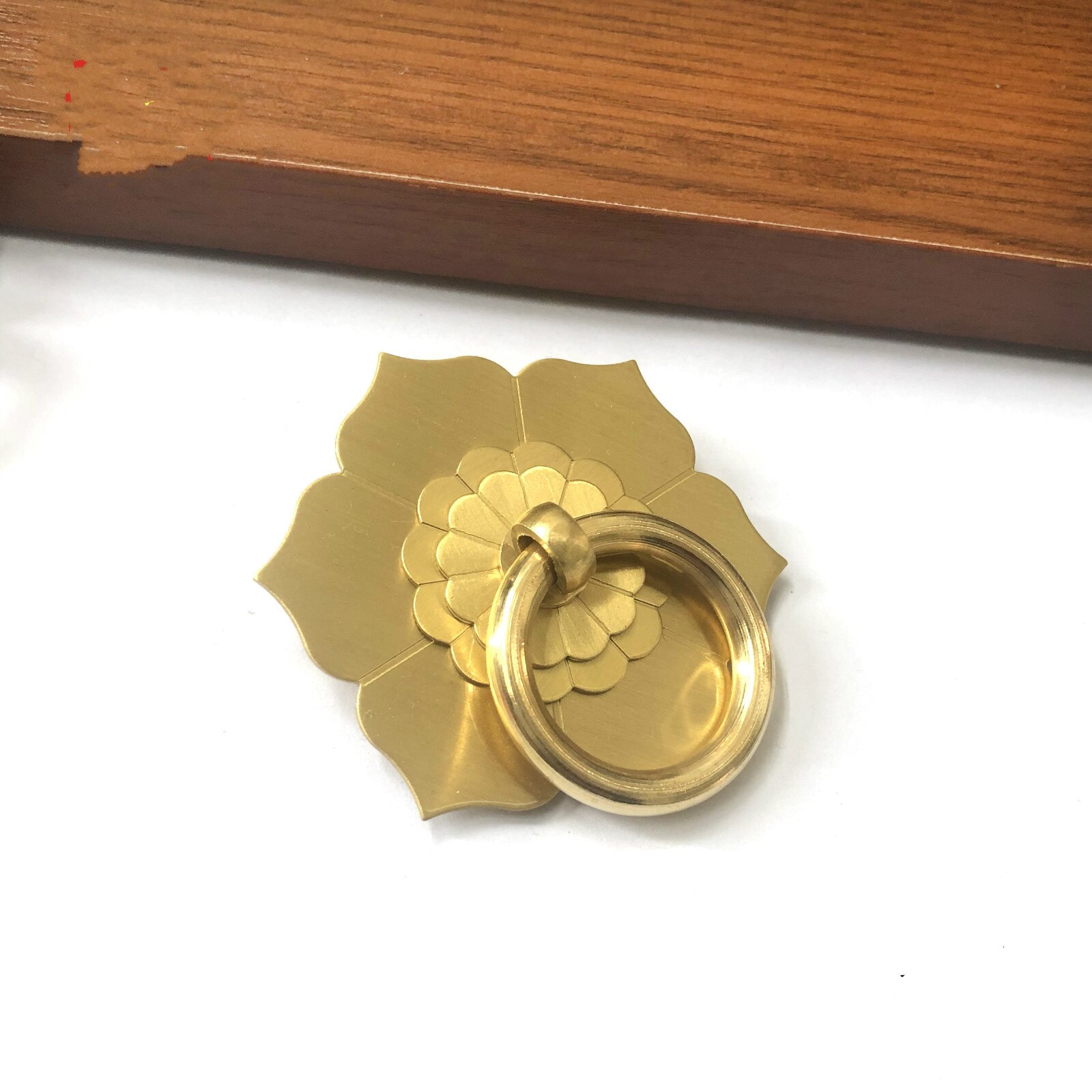 Tirador de cajón de cobre para puerta de vestidor, manija de anillo de latón Vintage, arandela de flores, tiradores de armario, muebles chinos