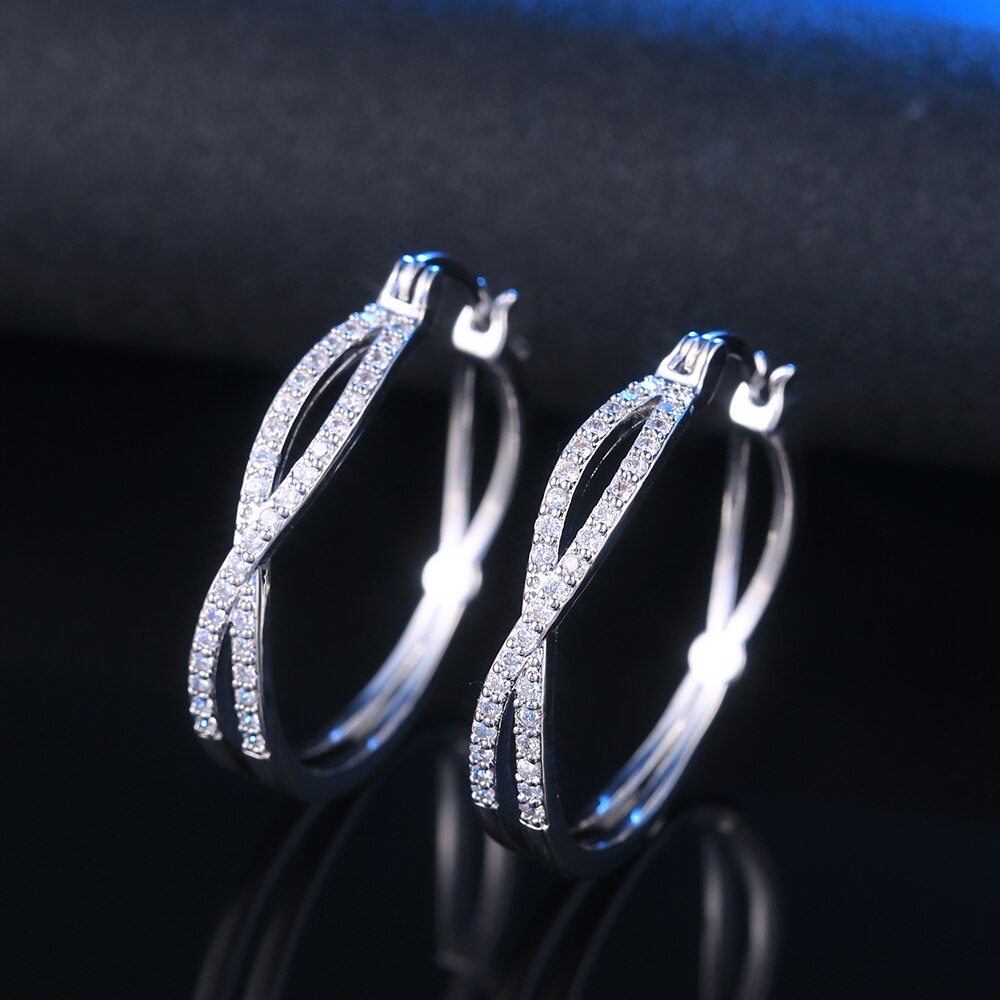 Huitan veelzijdige stijl grote hoepeloorbellen eenvoudige stijlvolle vrouwelijke accessoires voor een feestje verjaardag meisje tijdloze trendy sieraden