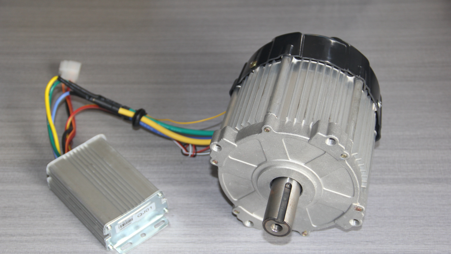 Electric lawn mower motor controller