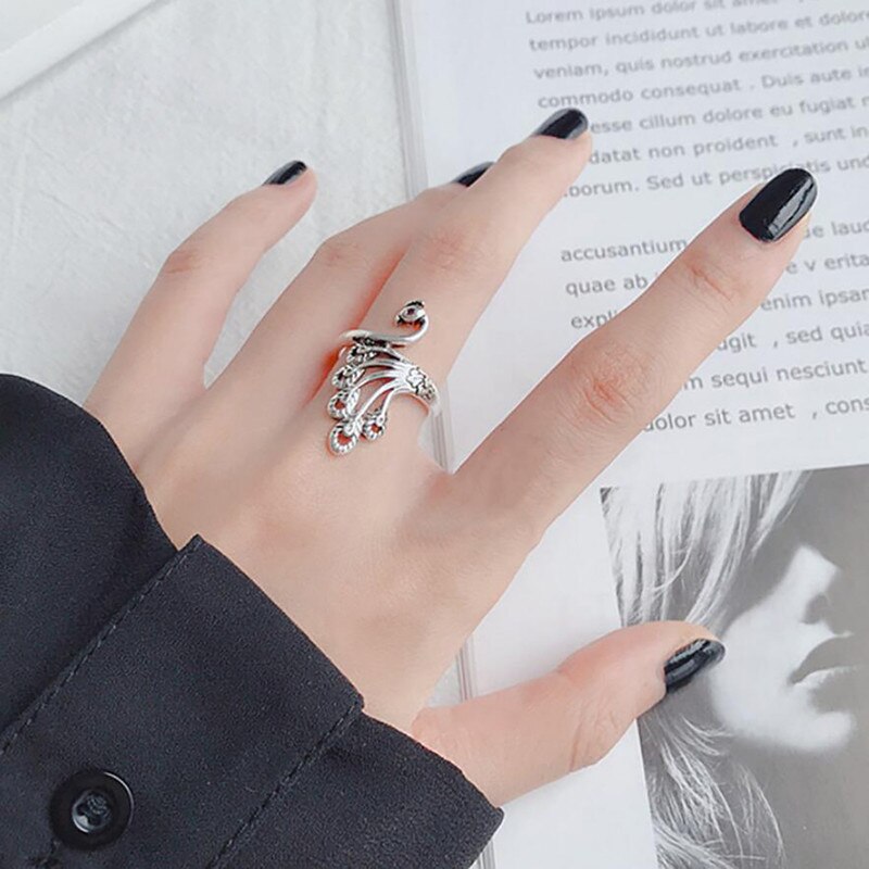 Knitting Helper Tools Adjustable Crochet Thread Loop Knitting Ring Finger Wear Thimble Yarn Spring Guide Needle Sewing Accessory