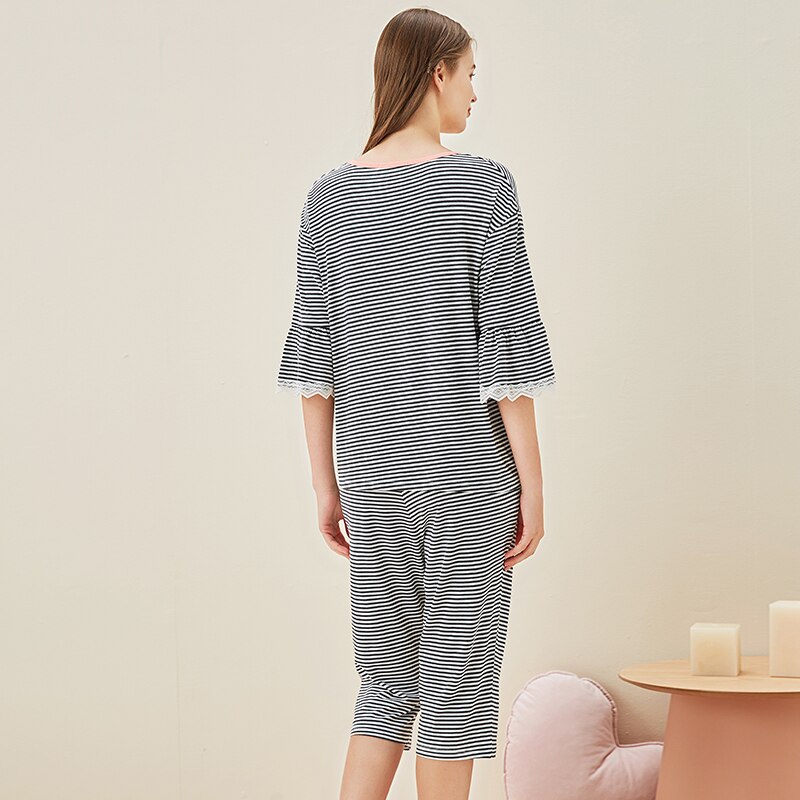 Pijama de fibra de bambú para mujer, traje de manga corta con cuello redondo, Capris a rayas, ropa cómoda para el hogar, primavera y verano,