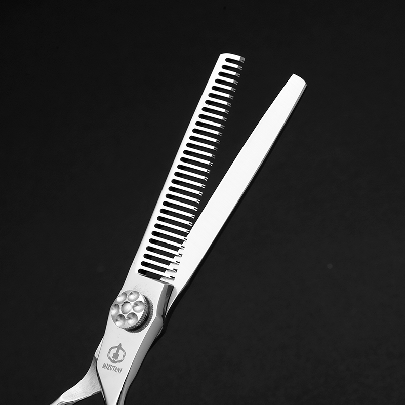 Kappersgereedschap, kappersbenodigdheden, salonschaar, uitdunschaarset,  of 6.0 haarscharen van 7 cm.