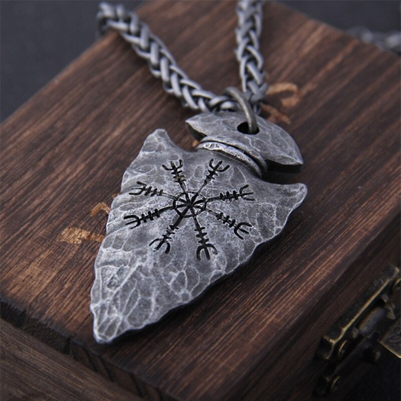 Nordic Mythology Knife Amulet Pendant Necklace Patron Saint Viking Round Triangle Pendant Necklace Punk Party Jewelry: Knife