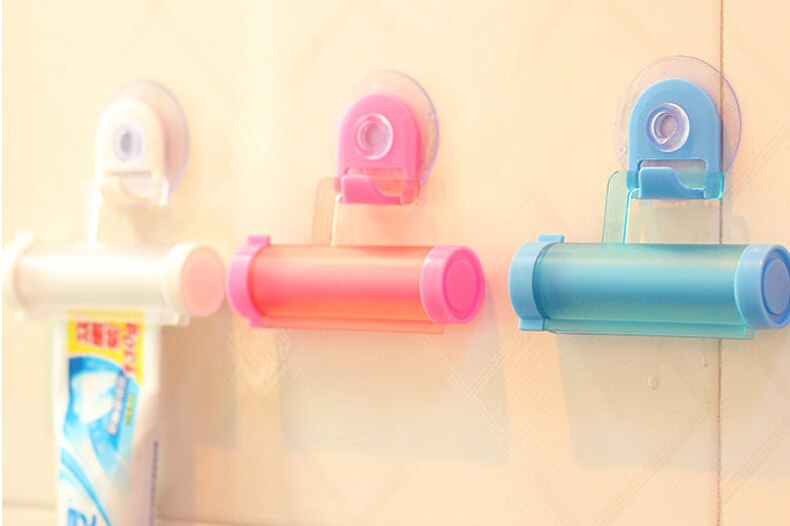 Rolling Toothpaste Squeezer and Hanger Gadget Random Color DEC889