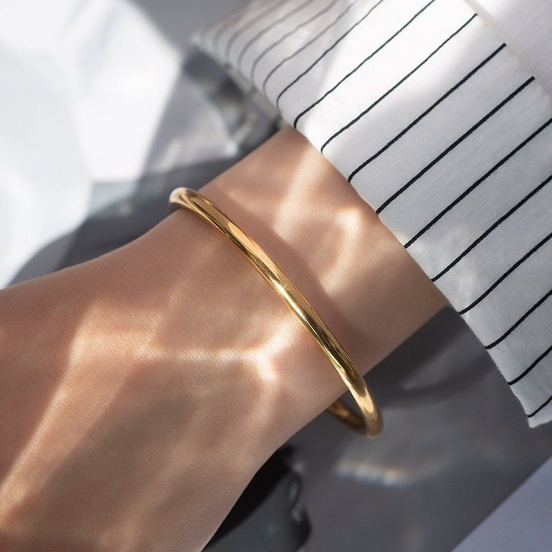 Brazalete de acero inoxidable de Color dorado para mujer, pulsera de joyería , brazalete liso, pulsera apilable, para chicas jóvenes