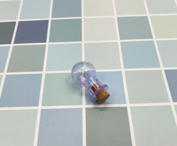 10 stks/partij Mini Glazen 9 Kleuren Fles Flessen Model Leuke Lamp Vorm Flessen Met Kurk Kleine Tiny Glazen Potten flesjes Hanger: purple