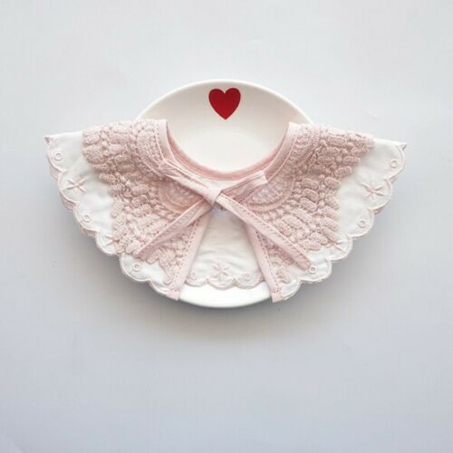 Baby Infant Spitze Bib Schöne Gefälschte Kragen Blume Bib Retro Speichel Handtuch Runde Baby Bib Baumwolle Spitze Gefälschte kragen Bib