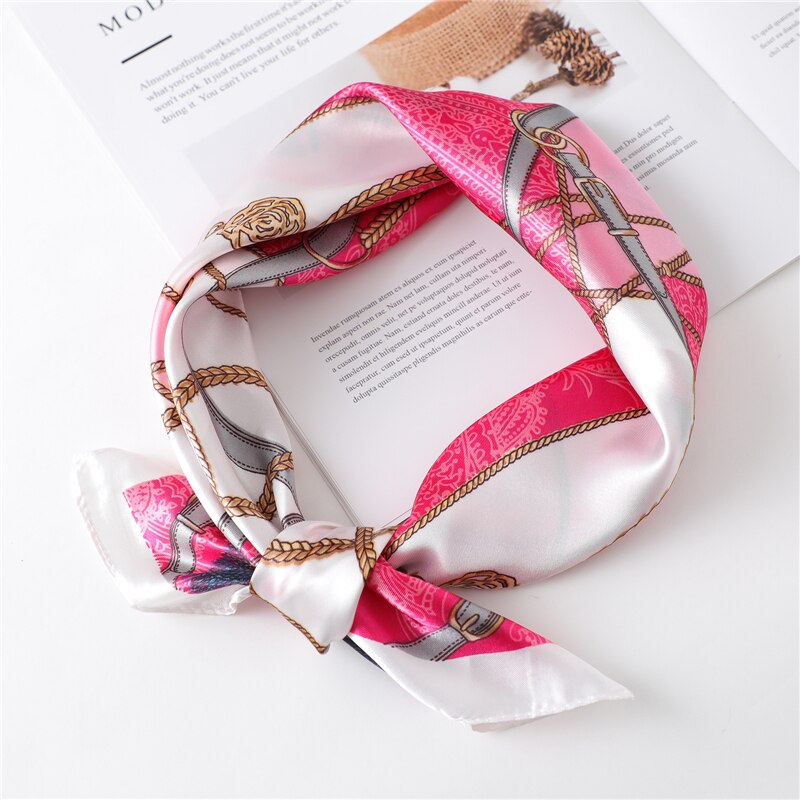 Dam sidenväska scarf kvinnligt tryck fyrkantiga halsdukar sjal och omslag kvinnor bandana halsduk tryck tillbehör