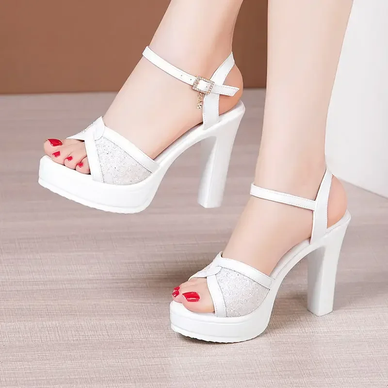 Kleine maat 32-43 Wit Rood Bling Trouwschoenen Vrouw Blok Hoge Hakken Sandalen 2025, Zomer Dames Platform Sandalen Kantoormodel: WHITE / 39