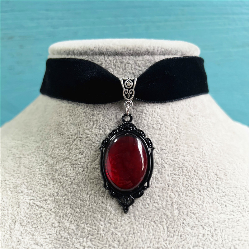 Gotische Bloed Rode Kwarts Charme Ketting Ovale Hanger Ketting Voor Vrouwen Halloween Vampier Reliëf Heks Sieraden Vintage Chokers