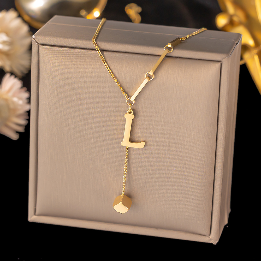 Collar con colgante de acero inoxidable con letra inicial para mujer, cadena de Color dorado a la , collares de clavícula con alfabeto de A-Z, de joyería: Color oro puro