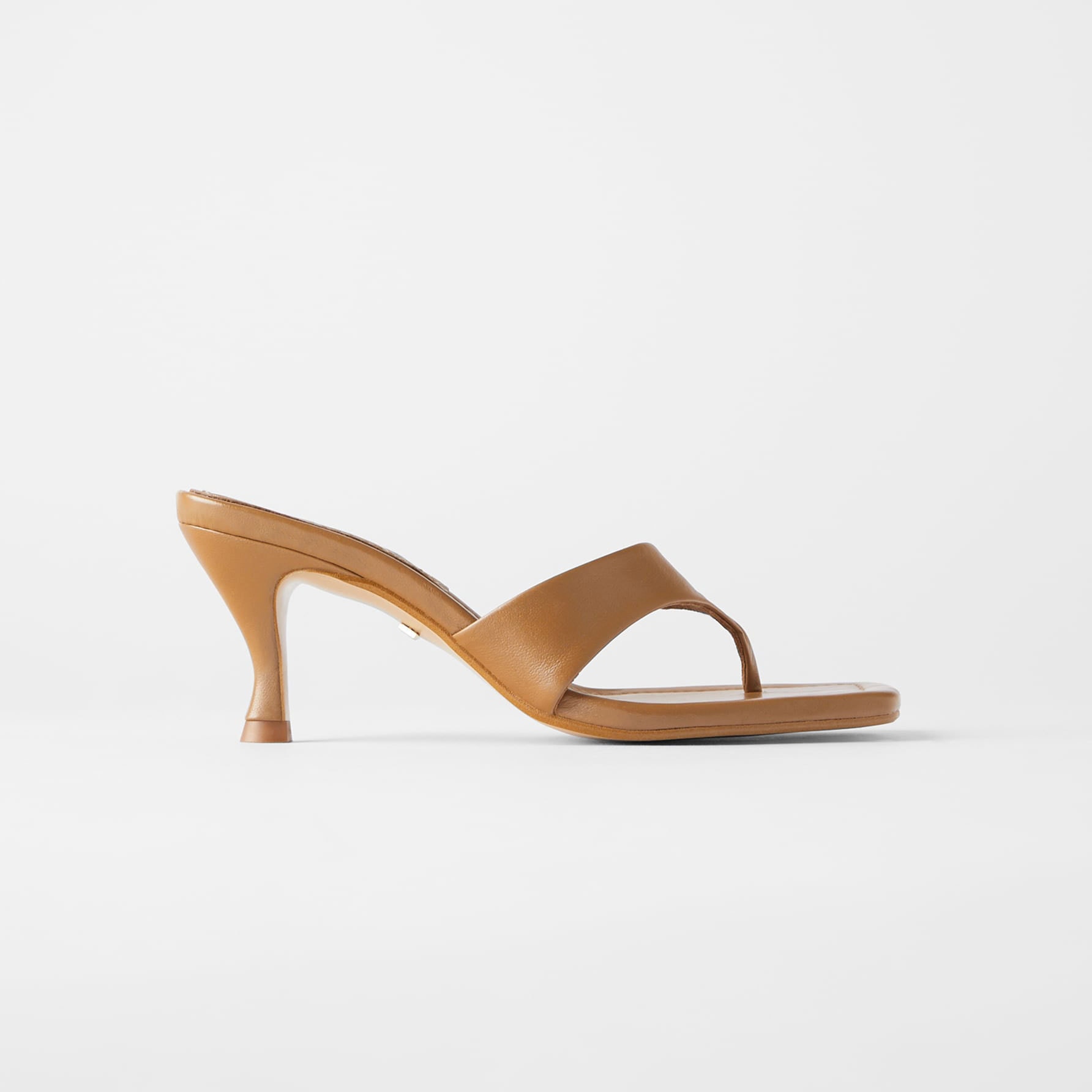 Zapatos de nuevos zapatos de mujer Sandalias de tacón alto de cuero de punta cuadrada Clip dedos de corte de empalme capas sandalias de