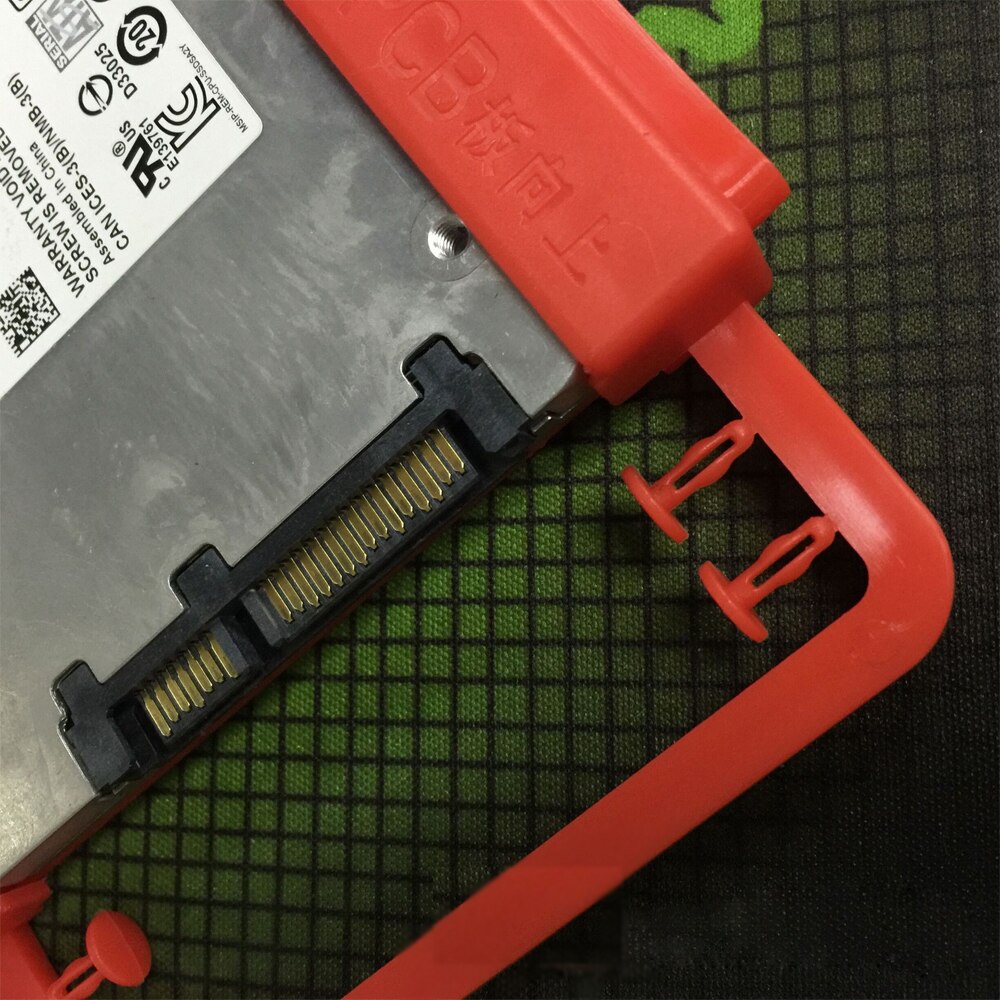 2.5 To 3.5 In SSD HDD Mounting Plastic Adapter Bracket with 4 plugs as a screw.