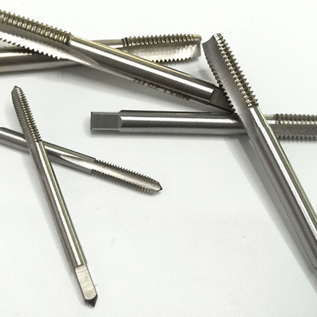 HSS Machine pointe en spirale droite cannelée 5 pièces/ensemble M3 M4 M5 M6 M8 roulement à billes en acier outil filetage perceuse à main