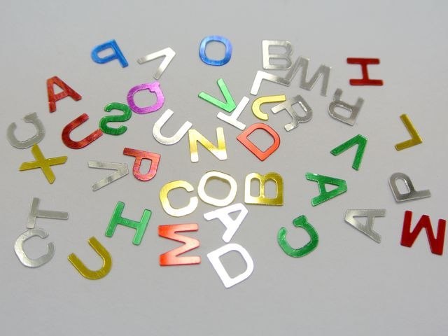2000pcs Diverse Alfabet Letter Pailletten Losse Scrapbooking Craft multi kleuren Kostuum sieraden accessoires decoratieve kleding