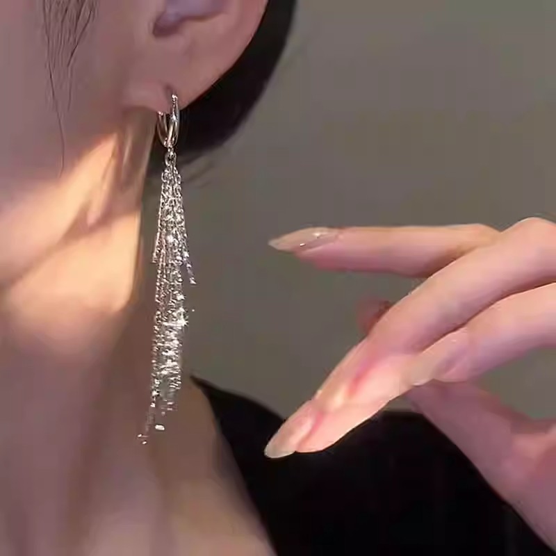 Glanzende lange oorbellen met kwastjes en glitter voor dames, lange oorbellen met kettinghangers, perfect als sieraden voor bruiloften en feestjes.