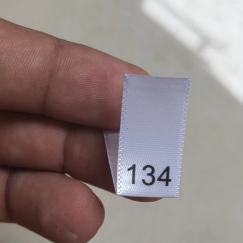 50 stks Satijn Maat Label voor baby 74 80 86 92 98 104 110 116 122 134 140 146 152 158 164 170 Print Sizing Labels: Brass