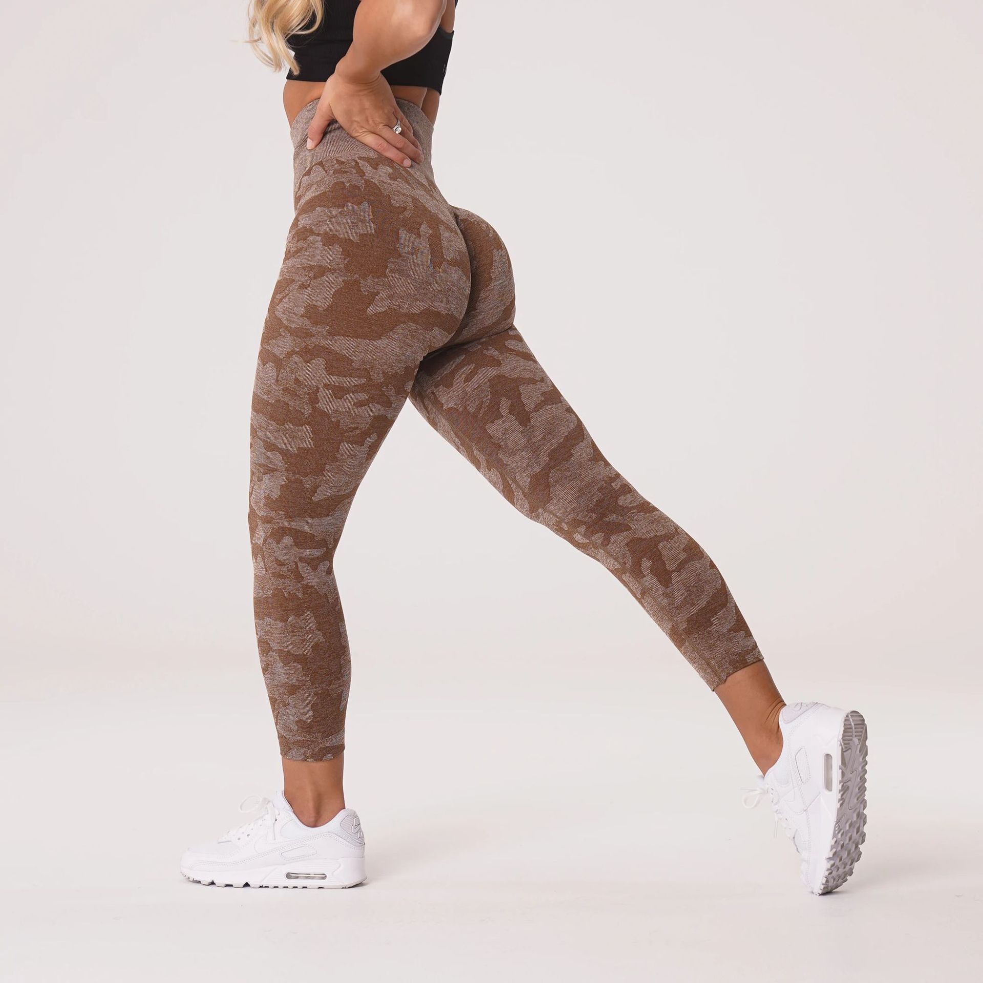 Leggings senza cuciture mimetici pantaloni da Yoga a vita alta da donna Scrunch Butt Leggings sportivi bottino calzamaglia Fitness Leggings da palestra abbigliamento sportivo: L / brown