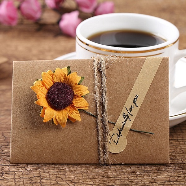 25Pcs/ Big Size DIY Kraft Paper Handmade Dry Flower Invitation Greeting Card with Envelope Christmas Wedding Favors Cards: Sunflower