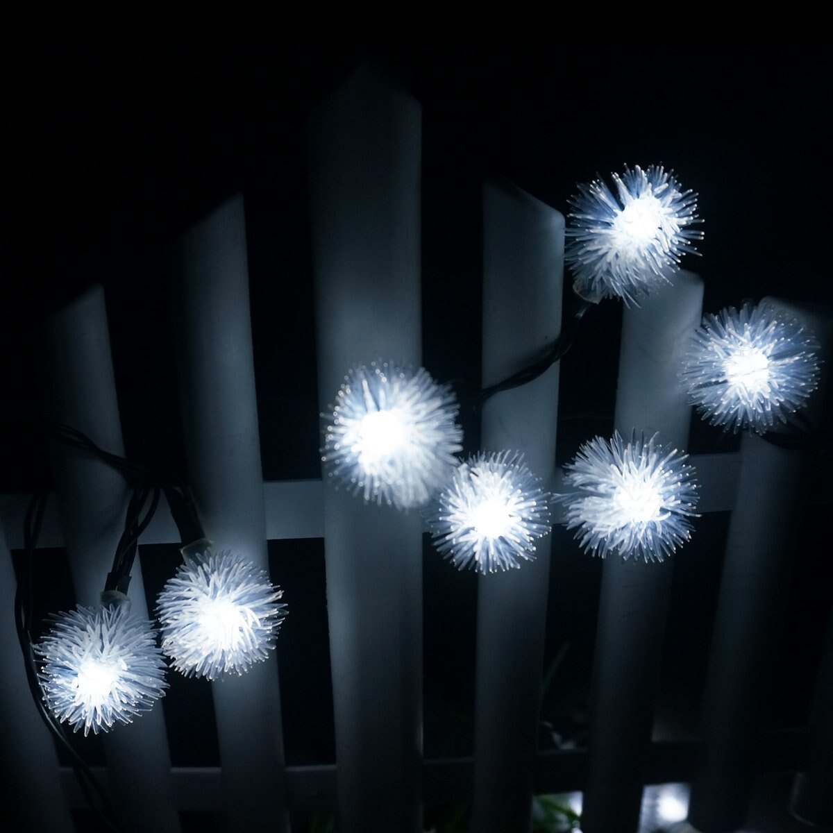 Pelsbold snebold 7m 50 led solar fairy guirlande led string lys udendørs have gård indretning gadebelysning jule solar lampe: Hvid