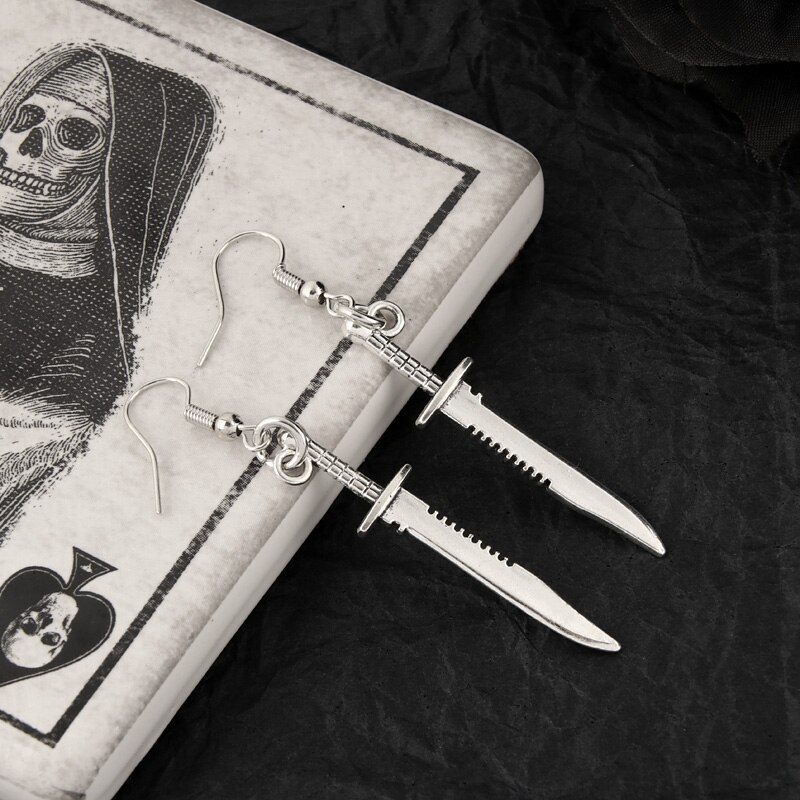 Pendientes góticos de daga oscura para hombre y mujer, Pendientes colgantes con cuchillo de espada pequeña, joyería gótica, pendientes de aro de vampiro, Punk