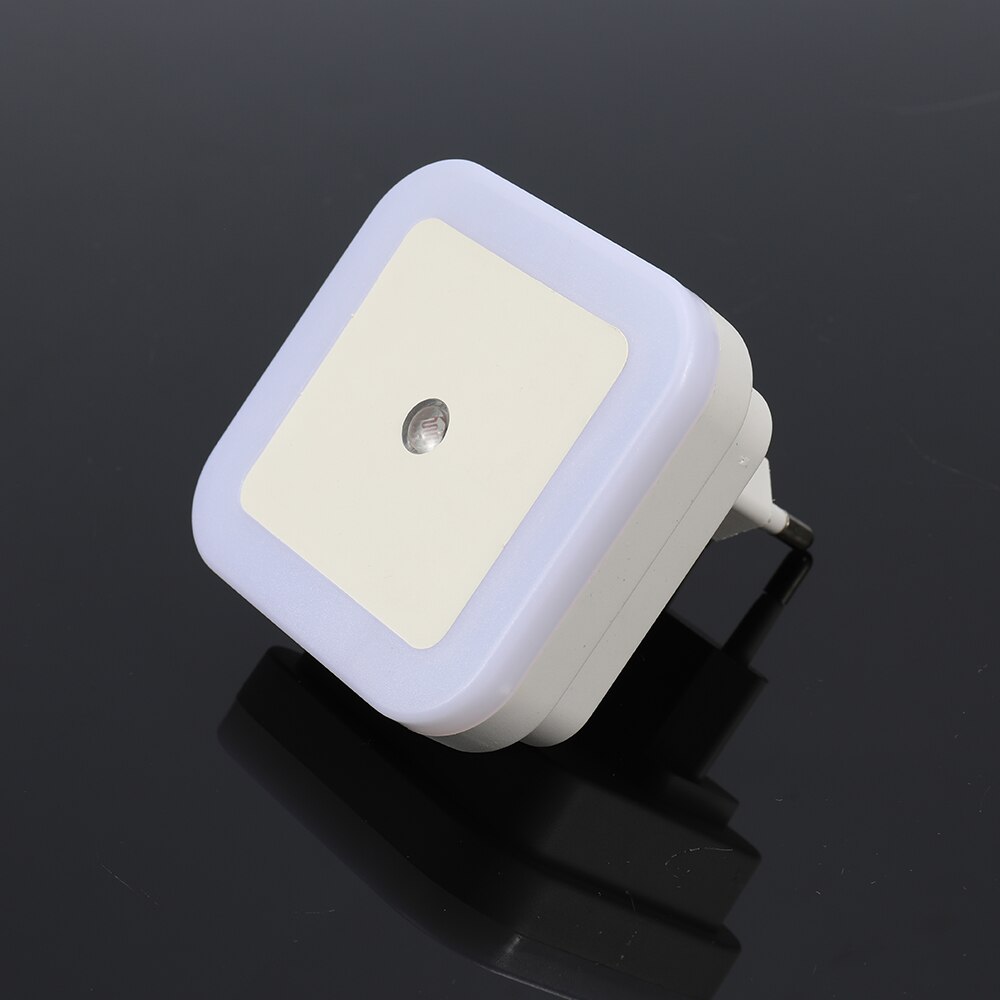 Smart Intelligent Plug-in Energy-saving LED Night Light Lamp with Dusk to Dawn Sensor for Bathroom Bedroom Stairs Daylight
