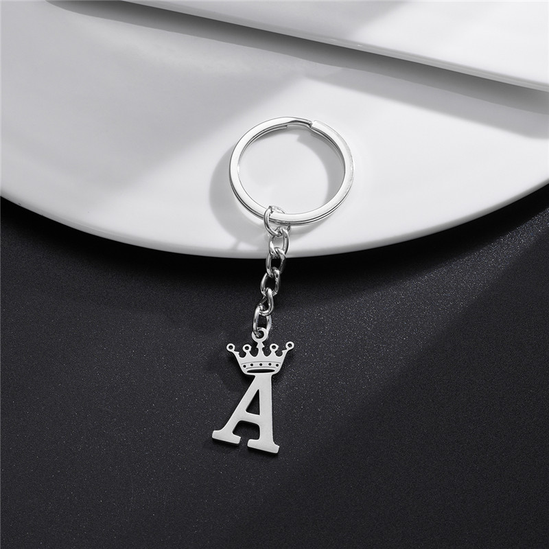 Llaveros con colgante de letras de A-Z de acero inoxidable con corona DIY única para hombres y mujeres, llavero de 26 alfabeto para coche, llaveros de joyería con nombre,: Blanco