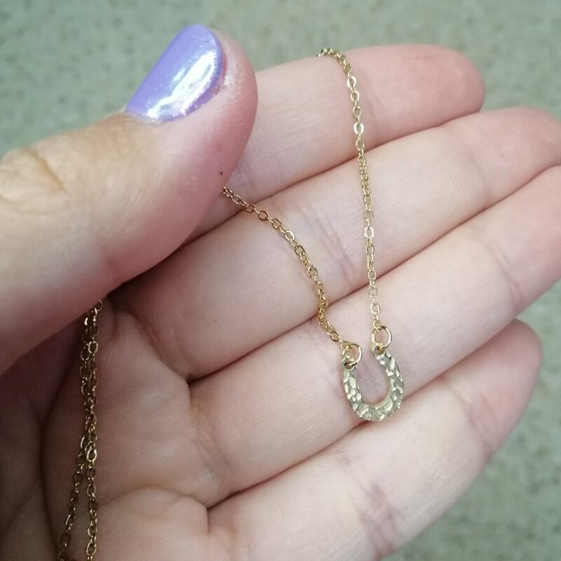 Collier avec pendentif en forme de U pour femme, en acier inoxydable, , chaîne à clavicule fine, d'anniversaire de la saint-valentin