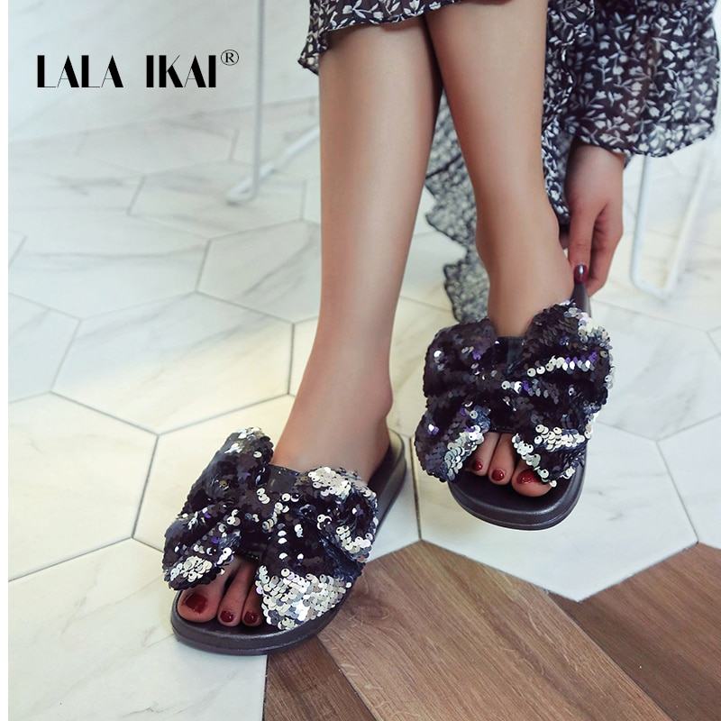 LALA IKAI femmes été pantoufles bout ouvert Bling grand noeud noeud tongs talons plats plage intérieur maison dames pantoufles XWA11118-4