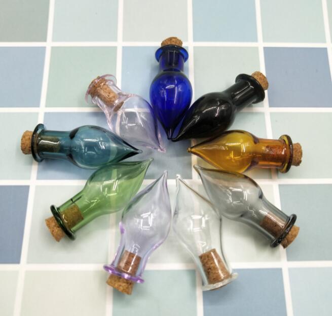 10 stks/partij Mini Glazen 9 Kleuren Fles Flessen Model Leuke Lamp Vorm Flessen Met Kurk Kleine Tiny Glazen Potten flesjes Hanger: mix