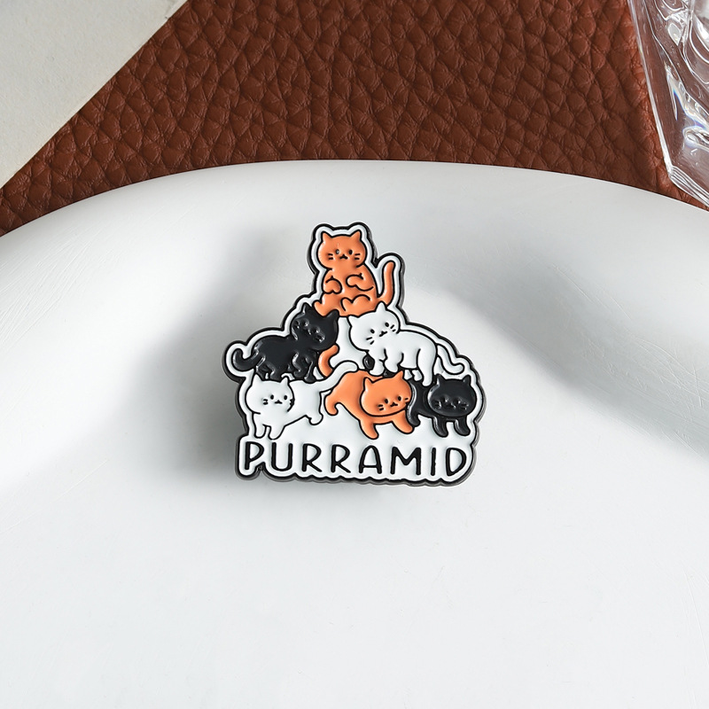 Pin de Esmalte CAT Purramid: Broche de Gato de Desenho Animado para Mochila, Acessórios de Roupa e Joias de Moda: Default Title