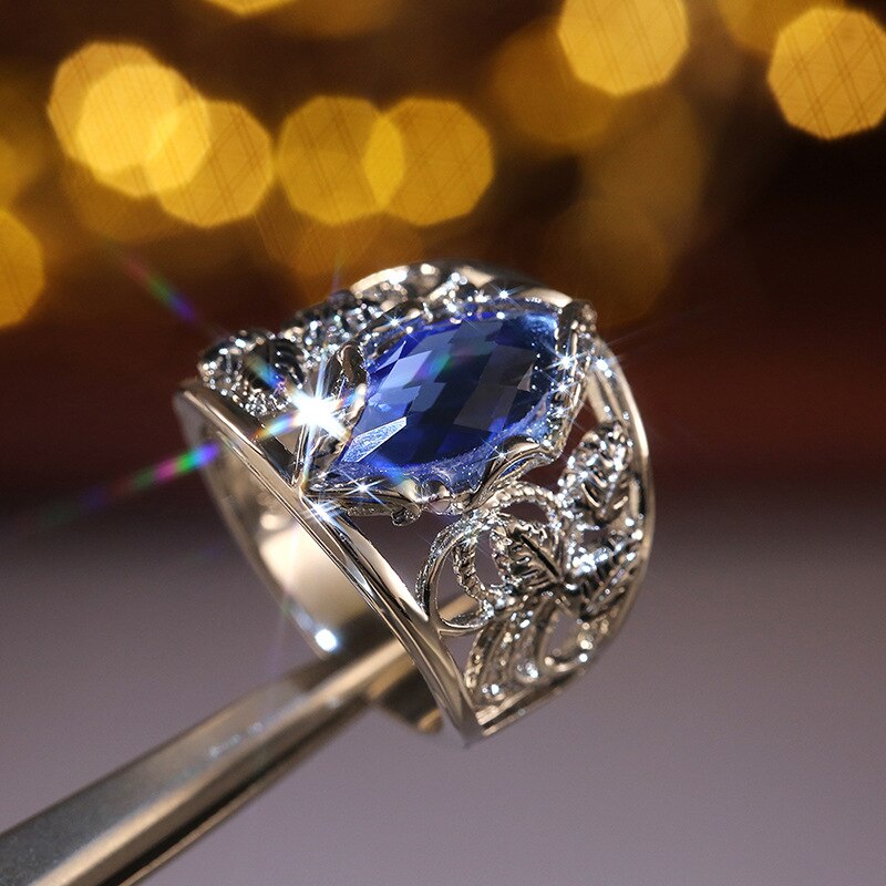 Luxus Weiblichen Blauen Kristall Ring Jahrgang Silber Farbe Große Hochzeit Ringe Für Frauen modisch Hohl Blume Zirkon Engagement Ring