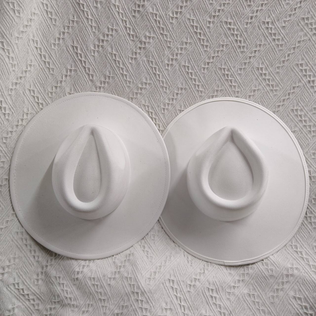 Europäische US Neue 9,5 cm Große Krempe Wildleder Zylinder für Frauen Männer Pfirsich Herz Top Jazz Fedora Hüte für Party Hochzeit Filz Kappe