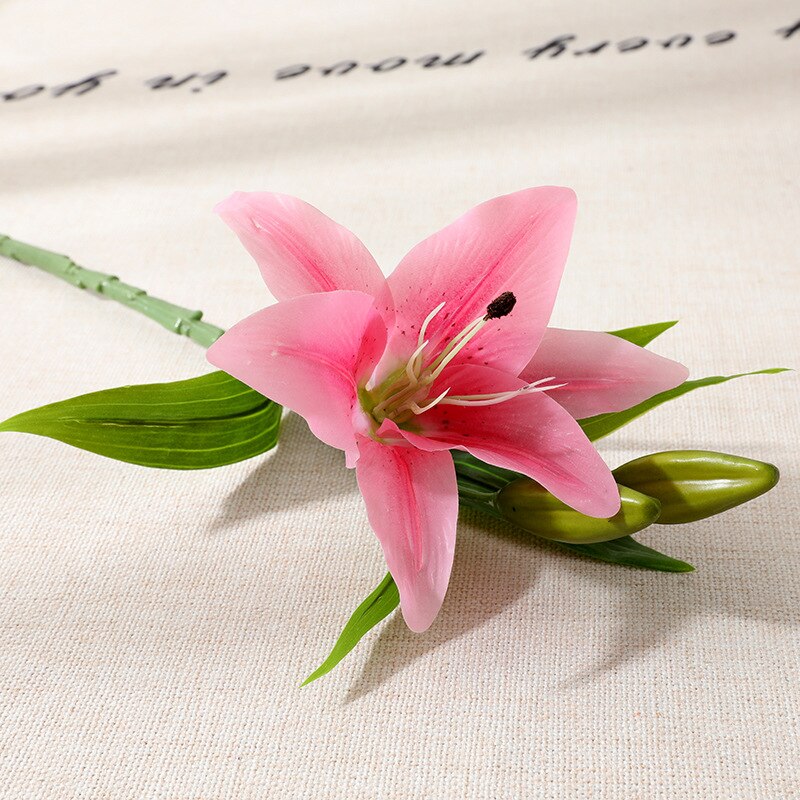 Førsteklasses imiterede blomster pvc lilje blomst håndfølelse 3 hoved lilje 1 blomst 2 knop boligdekoration bryllup blomster buket dekorativ: Dyb lyserød