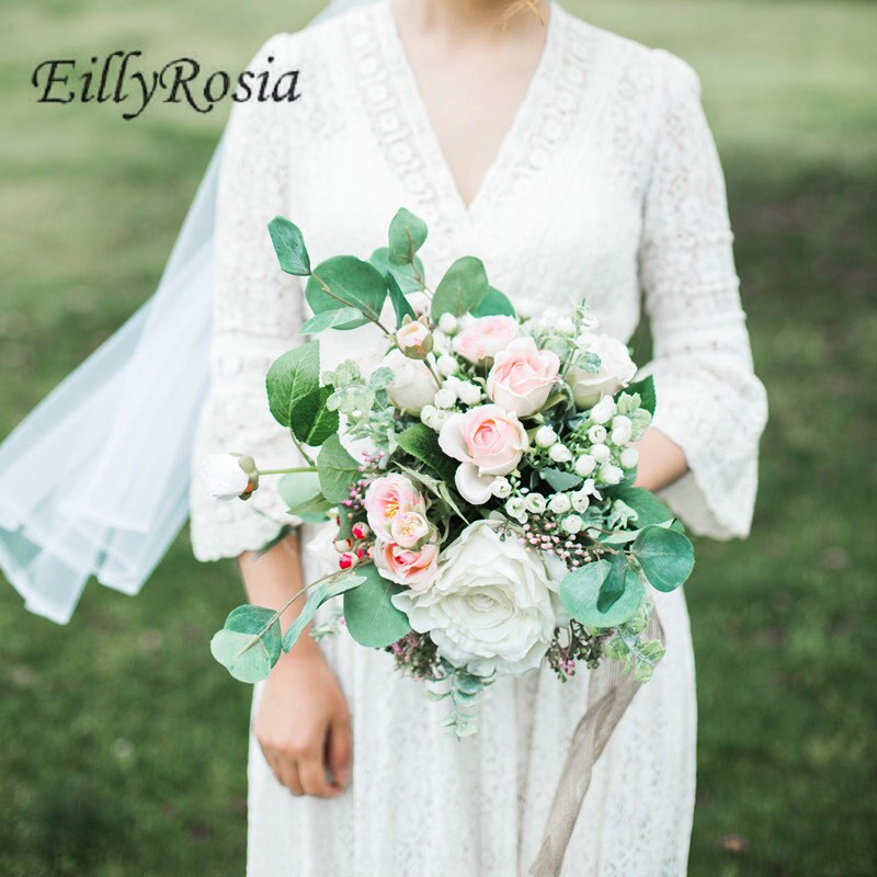 Eillyrosia naturlig brudepikebukett grønne planter hvit rosa bryllupsfotografering reise vill bryllupsbukett