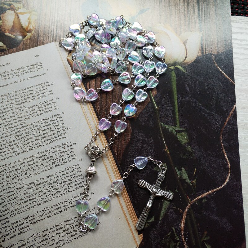 QIGO Die Rosenkränze Acryl Herz Katholischen Kreuz Anhänger Lange Halskette Religiöse Gebet Schmuck