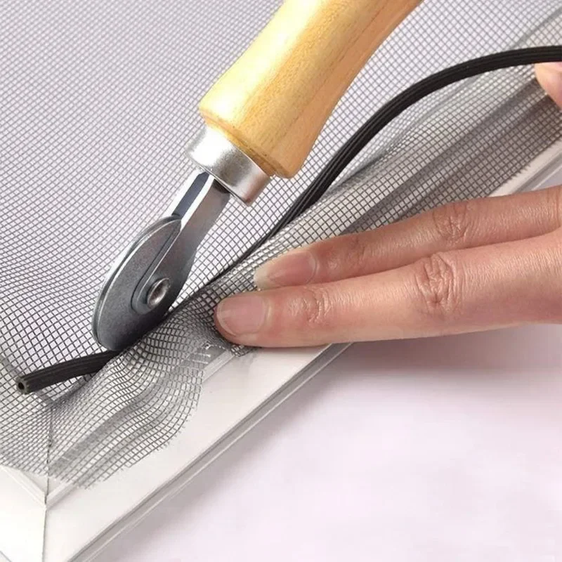 Siebrollwerkzeug zum Einbau von Sichtschutzscheiben für Fenster, Tür, Keil-Rolle mit Holzgriff, Stahlräder, Sieb-Reparatur-Rolle