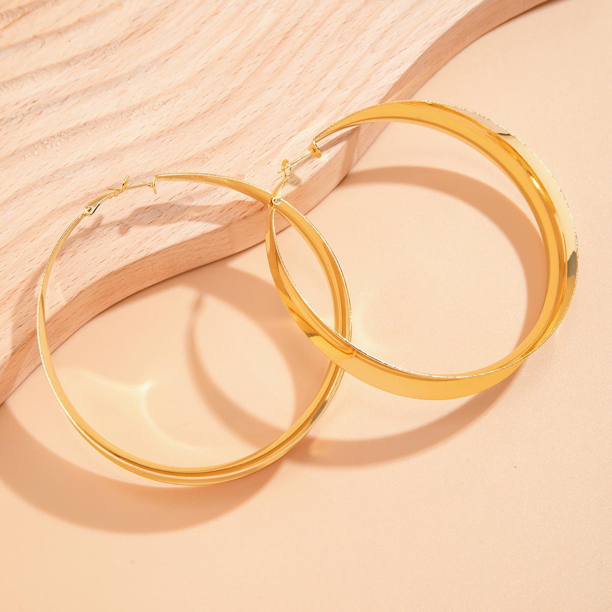 KunJoe-pendientes de aro redondos con agujeros grandes y exagerados para mujer, aretes con forma de círculo a la , joyería para mujer, para Festival: Color amarillo dorado claro
