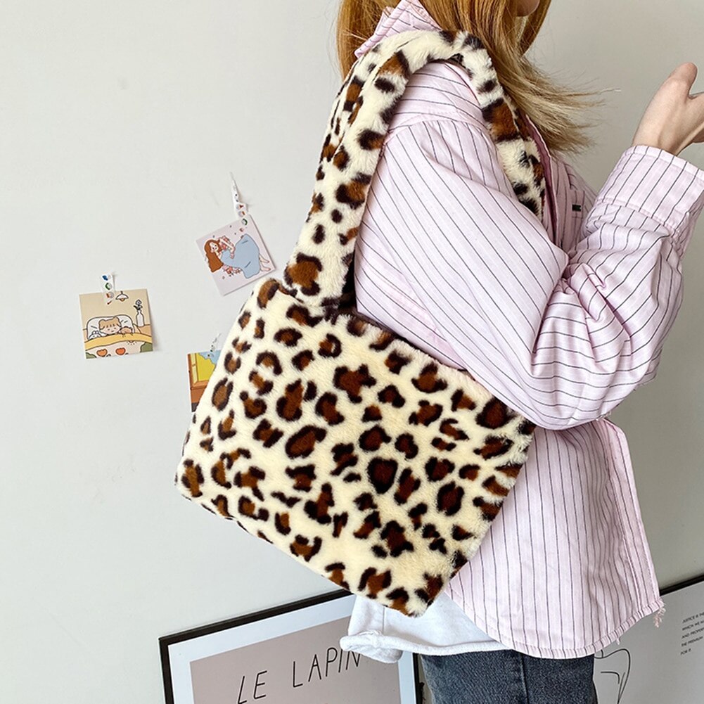 Fluffig plysch axel crossbody väska kvinnlig street väska stor kapacitet totes leopard zebra utsökt shoppingväska rosa